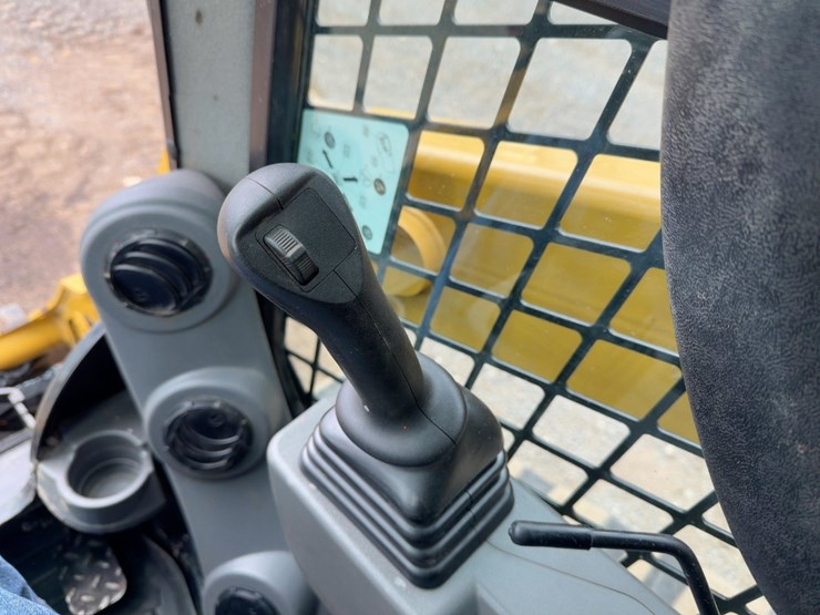 2021-caterpillar-259d3-image-22