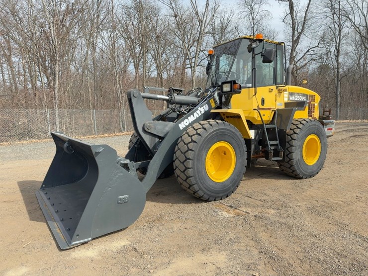 2013-komatsu-wa250pz-6-image-1