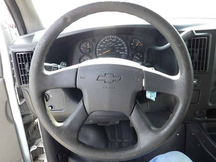 2003-chevrolet-3500-image-25