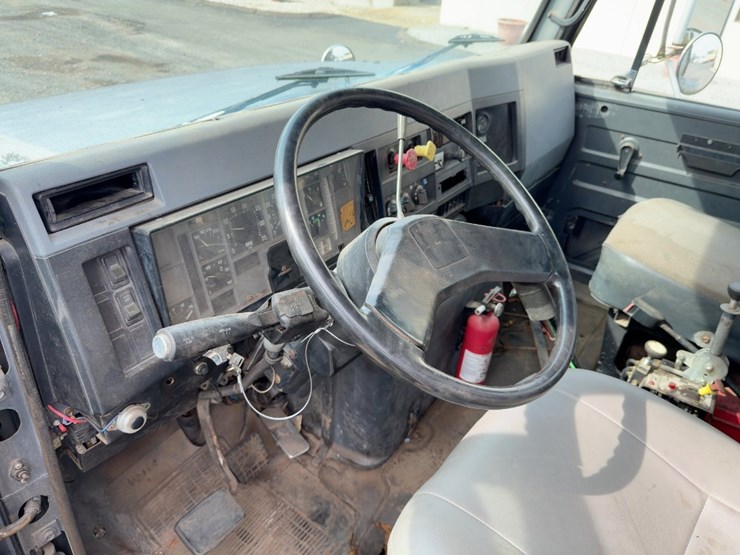 1994-international-8200-image-30