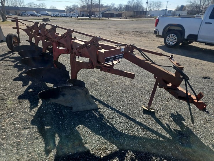 international-730-image-4