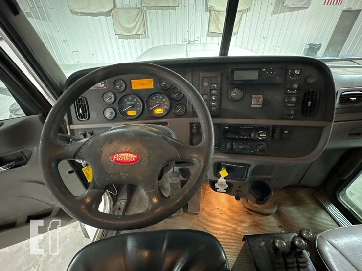 2017-peterbilt-367-image-17