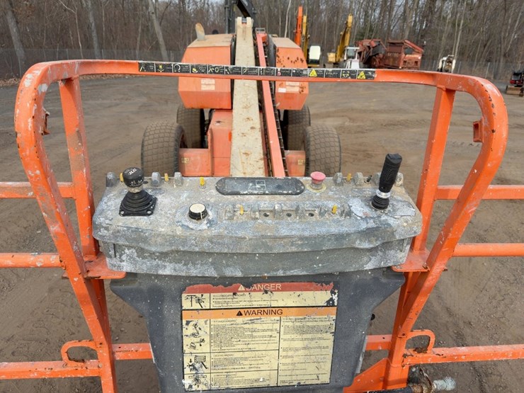 2015-jlg-600s-image-9