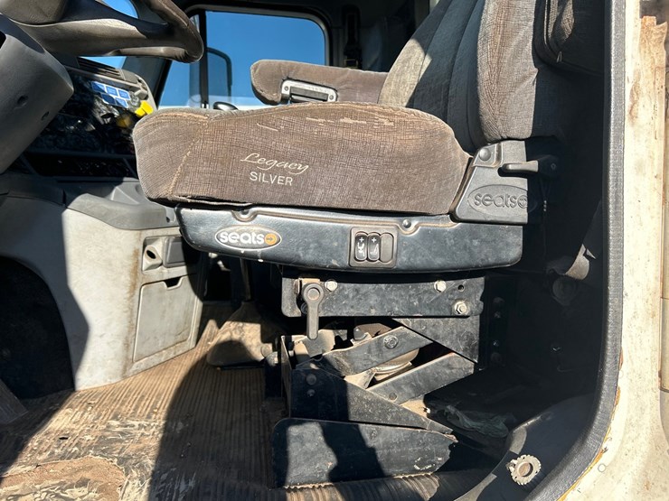 2002-massey-ferguson-8-image-67