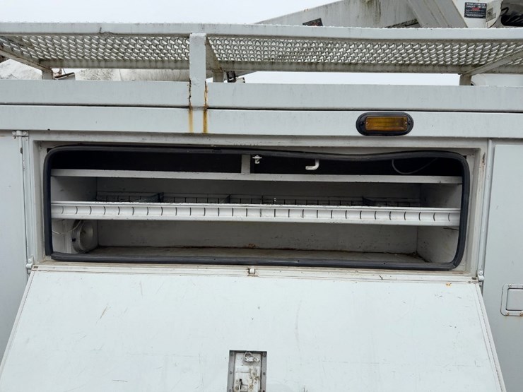 2002-freightliner-fl70-image-20