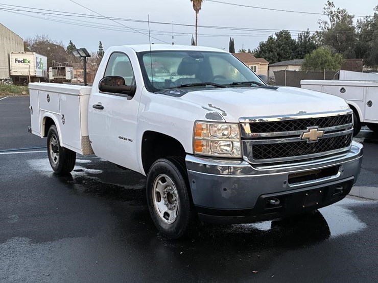 2011-chevrolet-2500-image-2