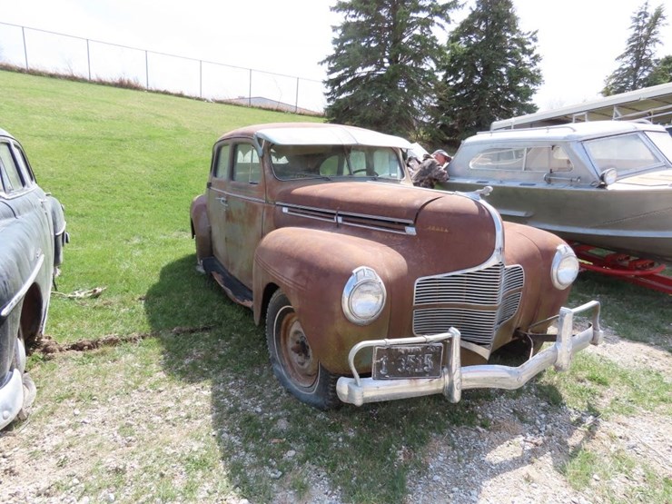 1940-dodge-d14-4dr-sedan-image-1