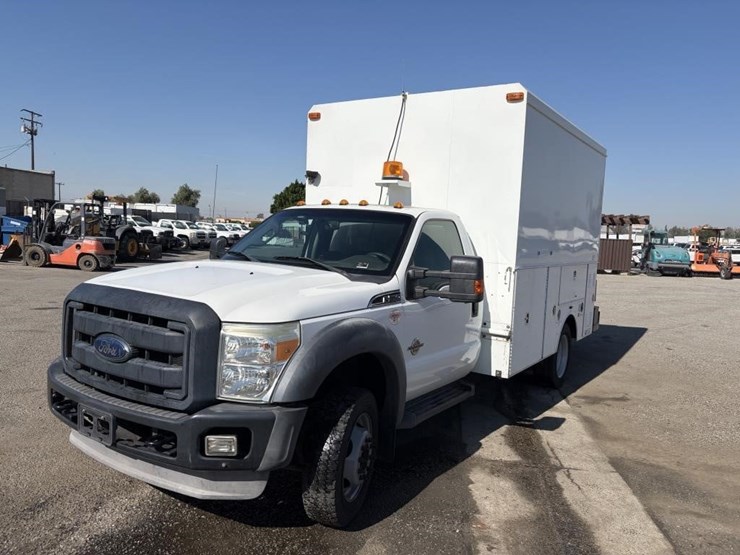 2012-ford-f550-image-1
