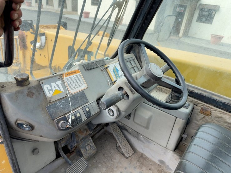 1996-caterpillar-th83-image-16