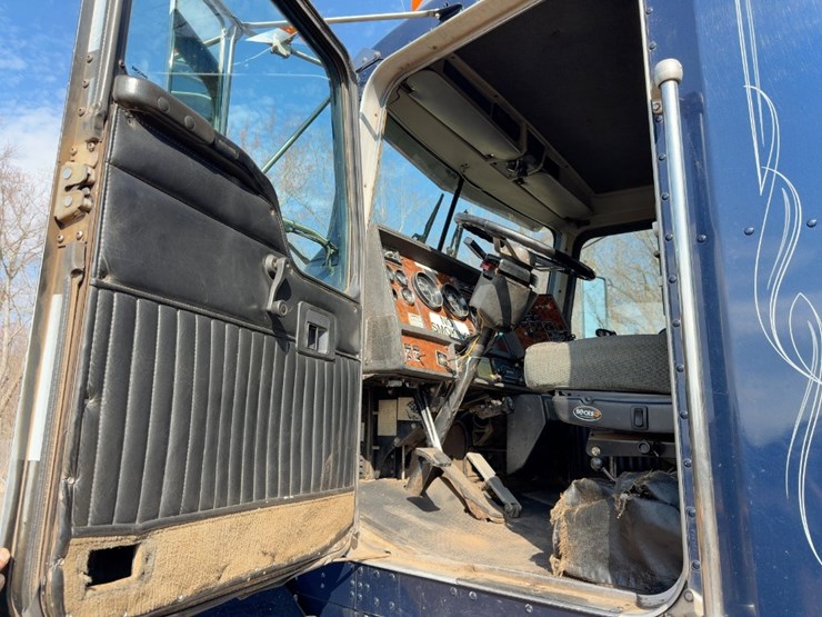 2001-kenworth-t800-image-27