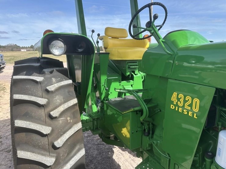 john-deere-4320-image-23