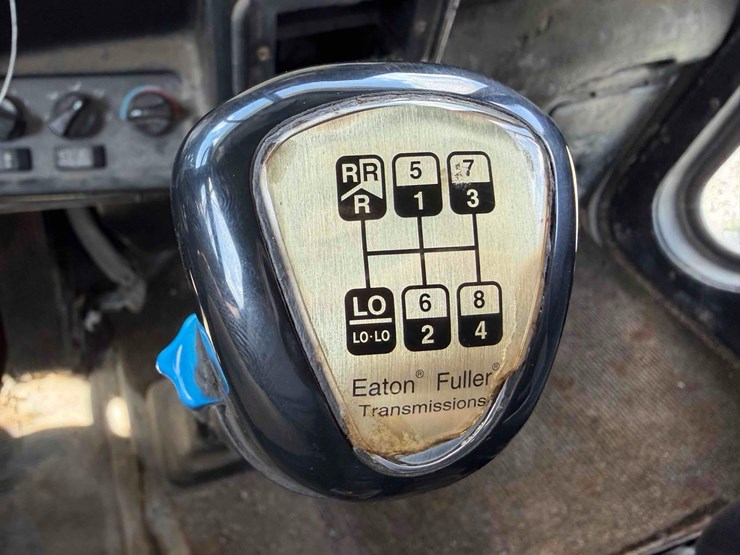 2000-peterbilt-357-image-35