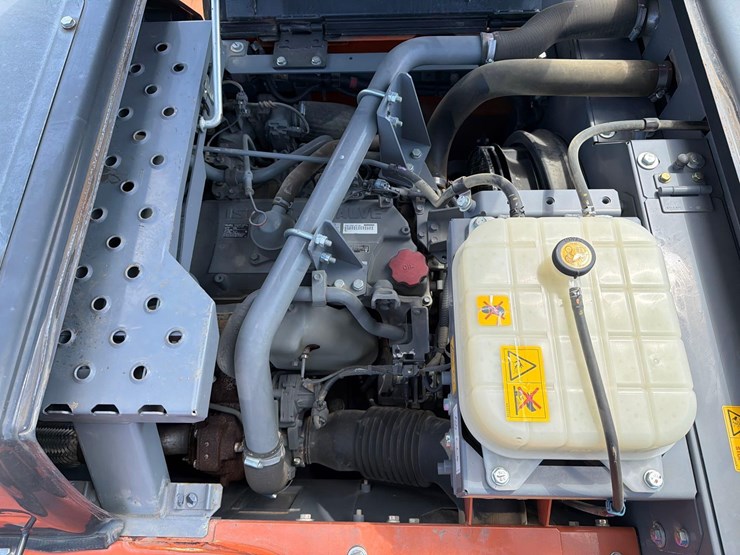 2020-hitachi-zx200-image-22