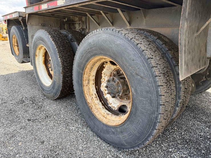 2000-peterbilt-357-image-14