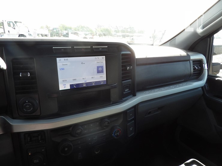 2023-ford-f250-image-21