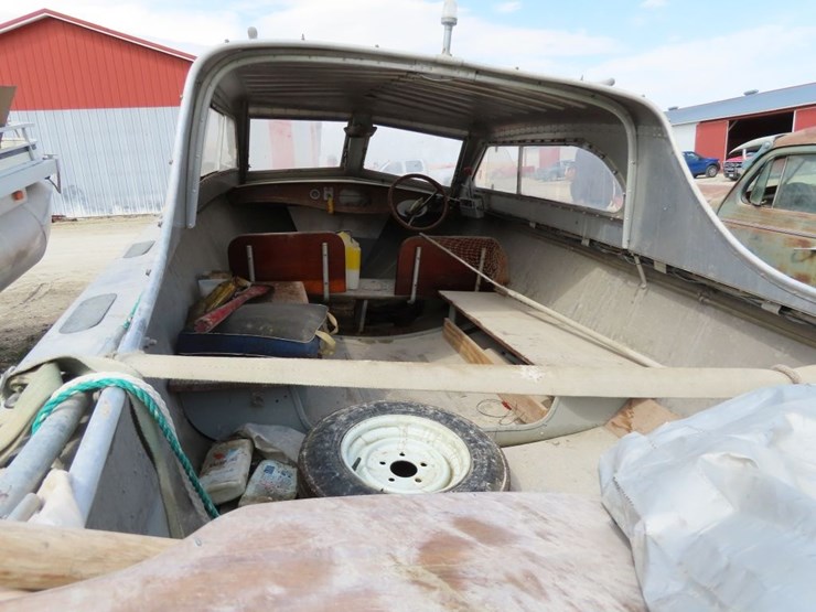 1957-9-crestliner-aluminum-boat-with-trailer-and-motor-image-6