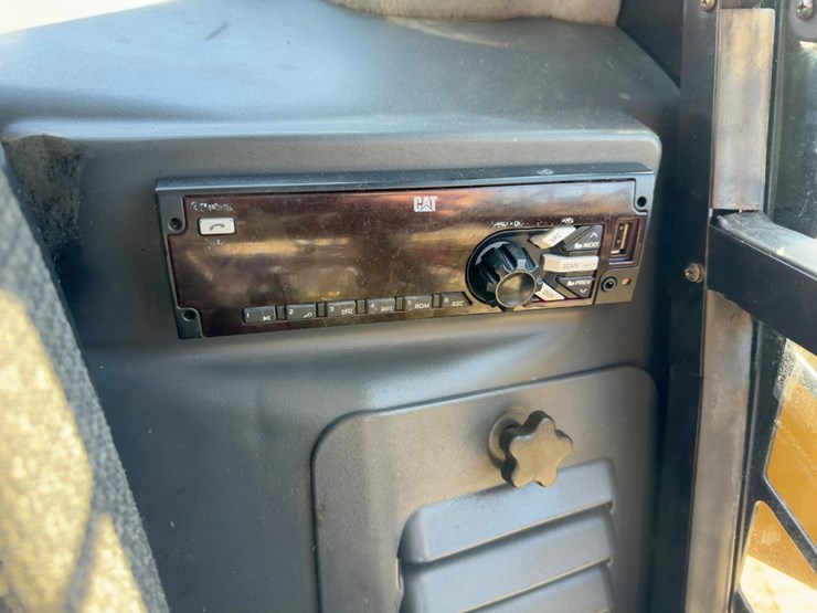 2019-caterpillar-272d2-image-18