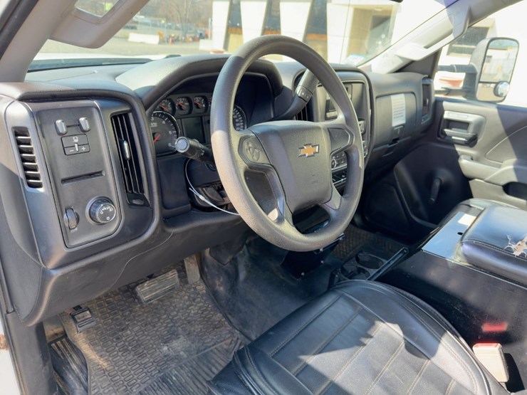 2015-chevrolet-silverado-3500hd-image-23