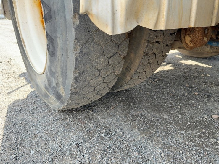 2006-international-7400-image-16