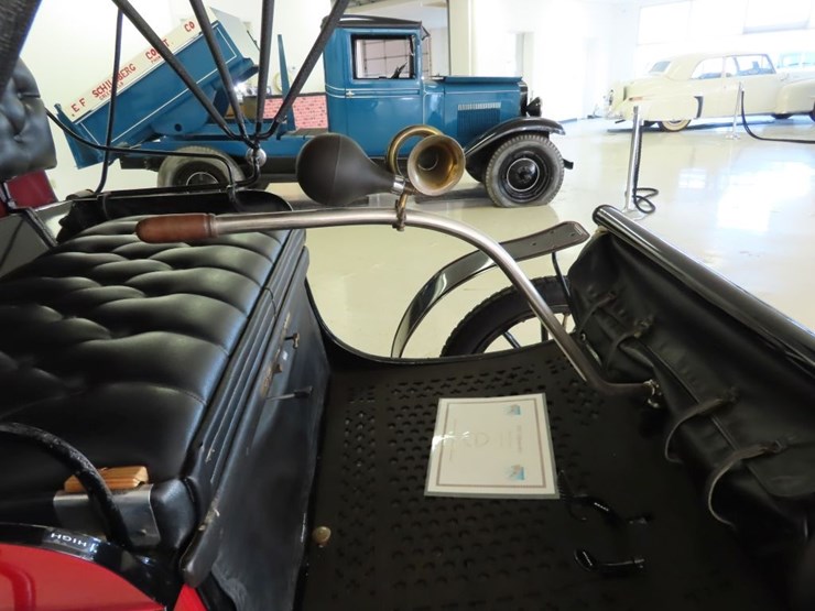 1902-curved-dash-oldsmobile-runabout-image-27