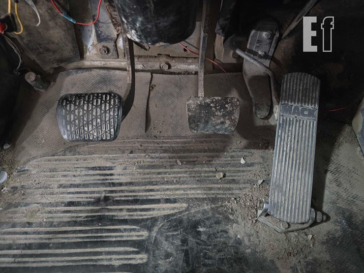 1994-freightliner-fl70-image-11