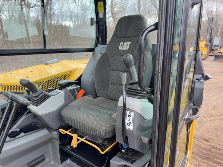 2022-caterpillar-306-image-30