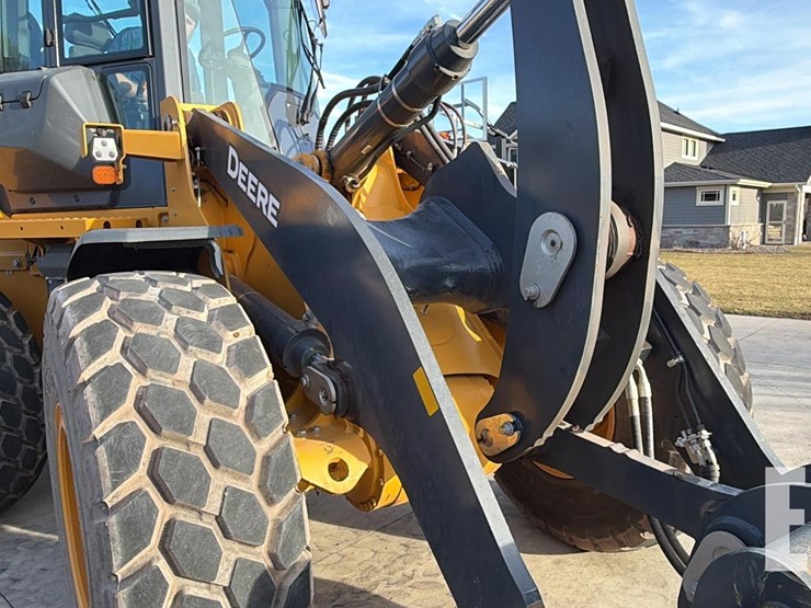 2024-deere-624-p-tier-image-18