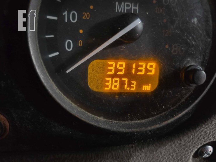 2018-peterbilt-320-image-13