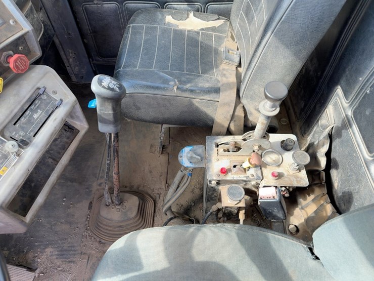 1998-mack-rd690s-image-31