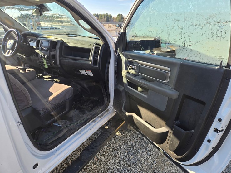 2017-massey-ferguson-8-image-48