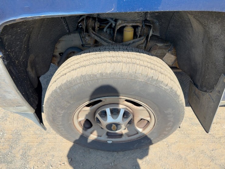 2017-chevrolet-silverado-2500hd-image-11