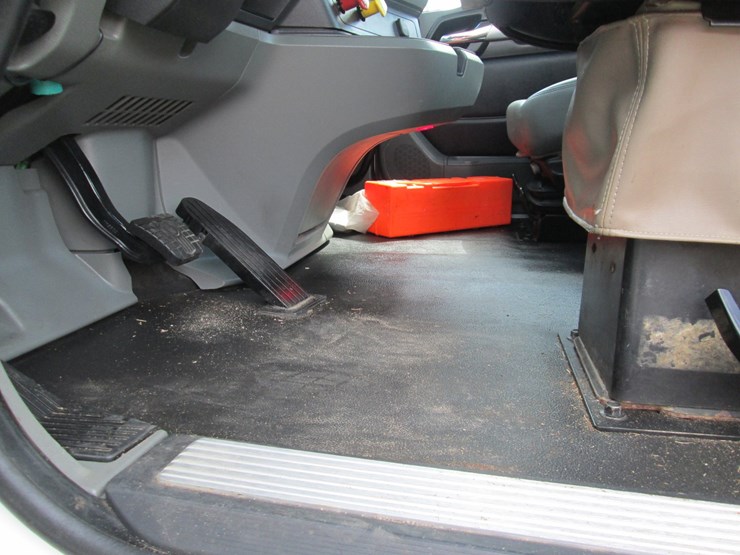 2020-kenworth-t680-image-26