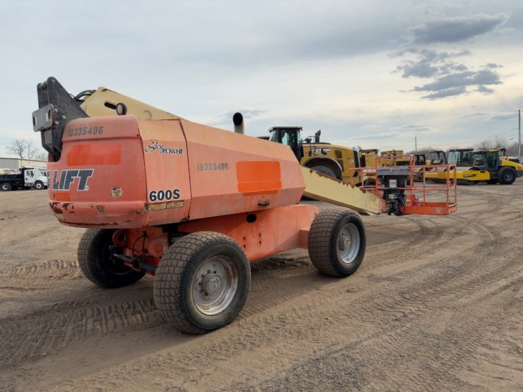 2015-jlg-600s-image-5