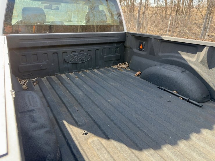 2016-ford-f150-xl-image-13