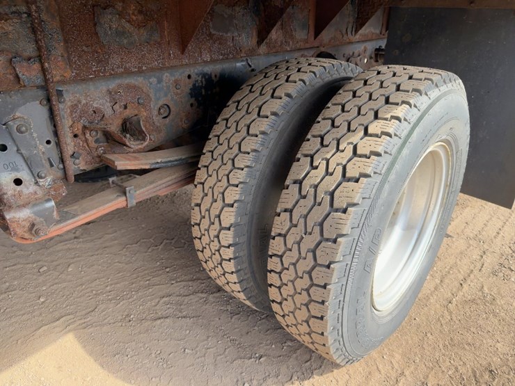 2002-isuzu-npr-hd-image-12