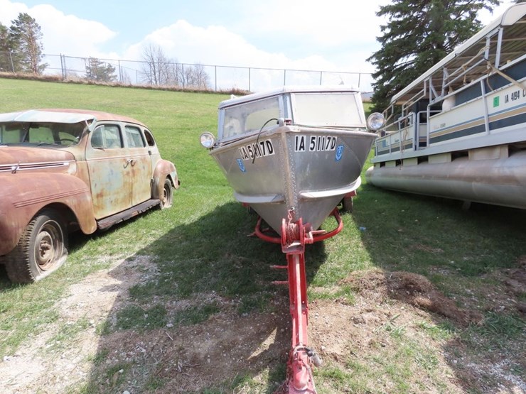 1957-9-crestliner-aluminum-boat-with-trailer-and-motor-image-2