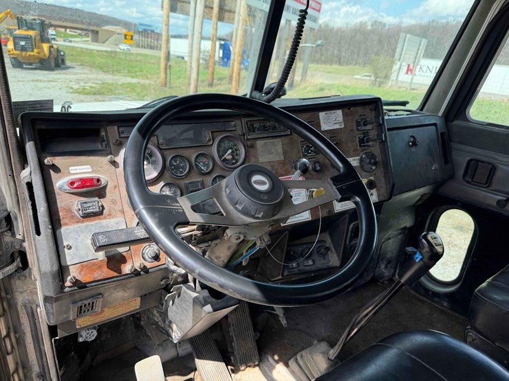 2000-peterbilt-357-image-29