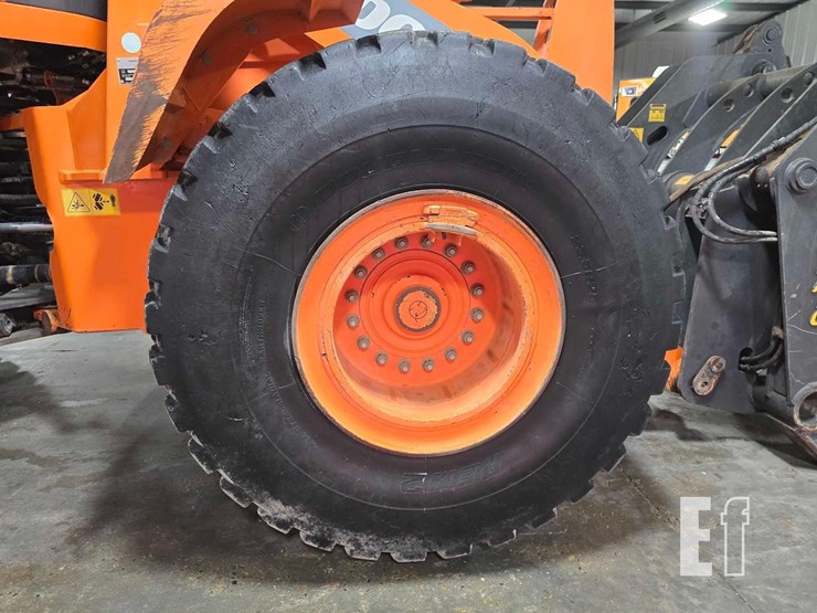 2017-doosan-dl300-5-image-31