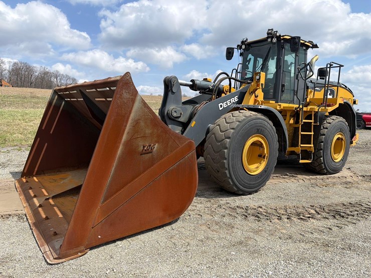 2022-deere-744l-image-3