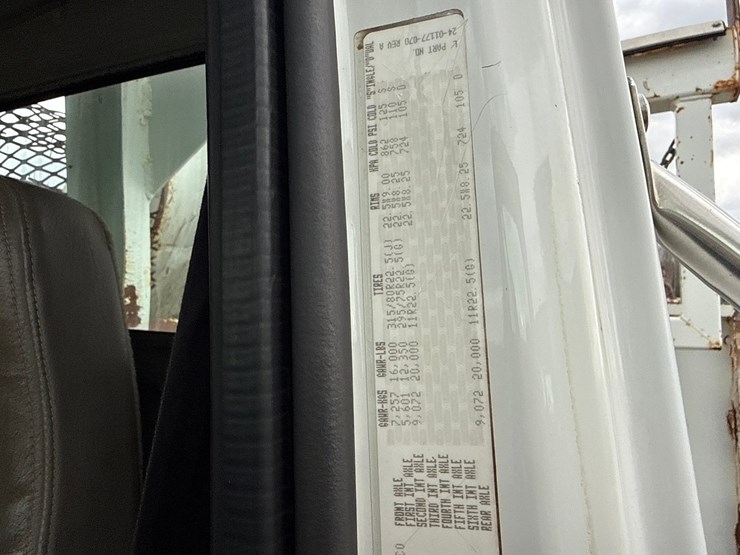 2010-massey-ferguson-8-image-111