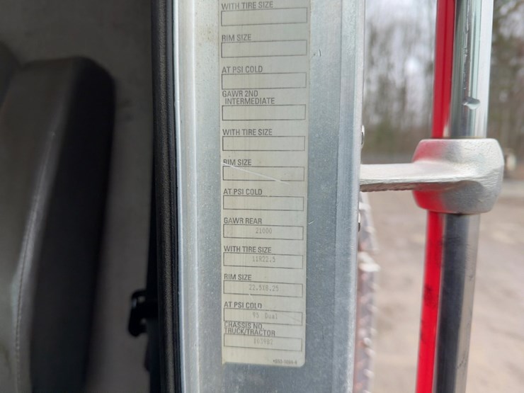 2005-kenworth-t300-image-32