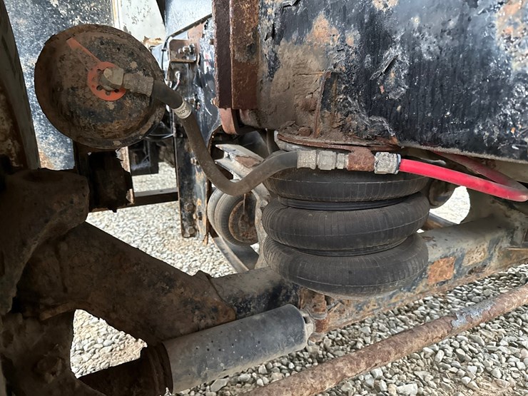 2010-massey-ferguson-8-image-39