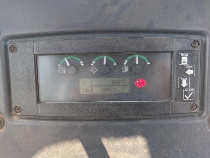 deere-650k-xlt-image-32