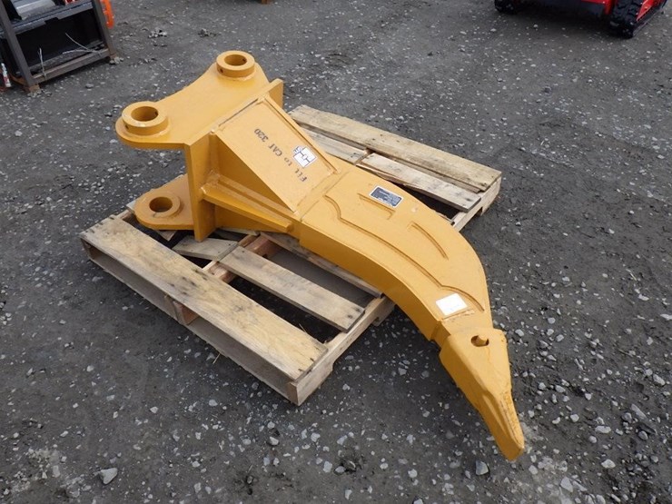 caterpillar-320-image-3