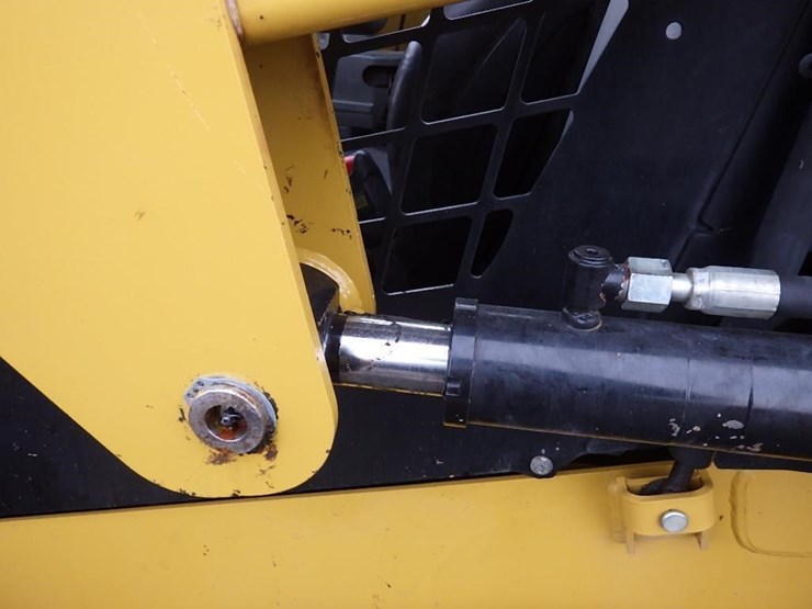 2020-caterpillar-226d3-image-23