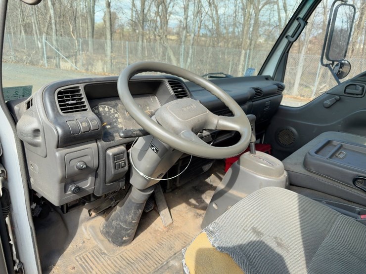 2002-isuzu-npr-hd-image-18