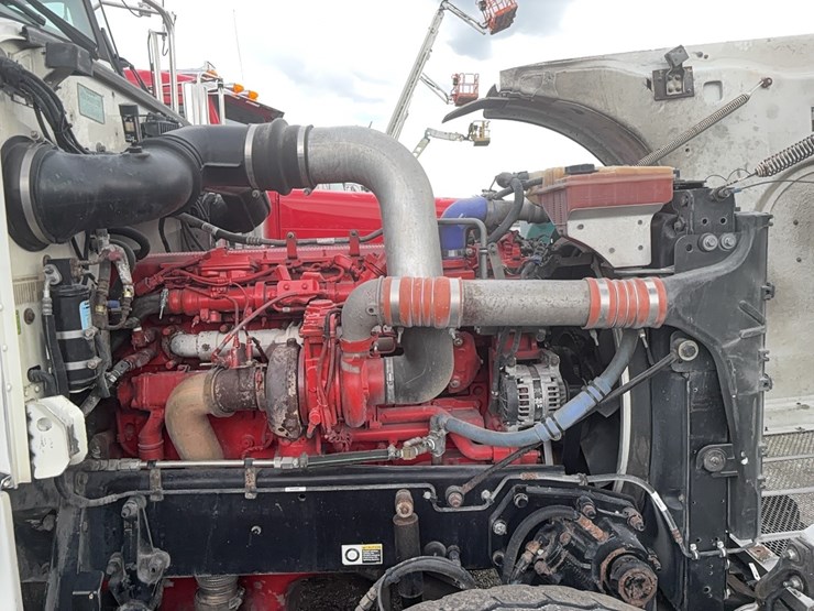 2015-peterbilt-367-image-7
