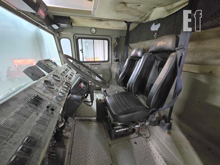 1996-oshkosh-t1500-image-9