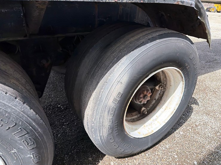 1989-fruehauf-tanker-image-10