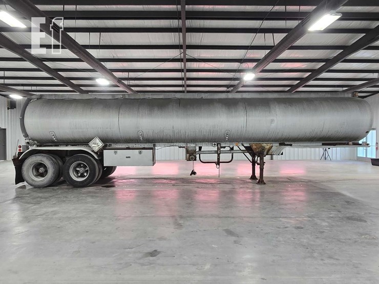 1974-trailmobile-tanker-image-6